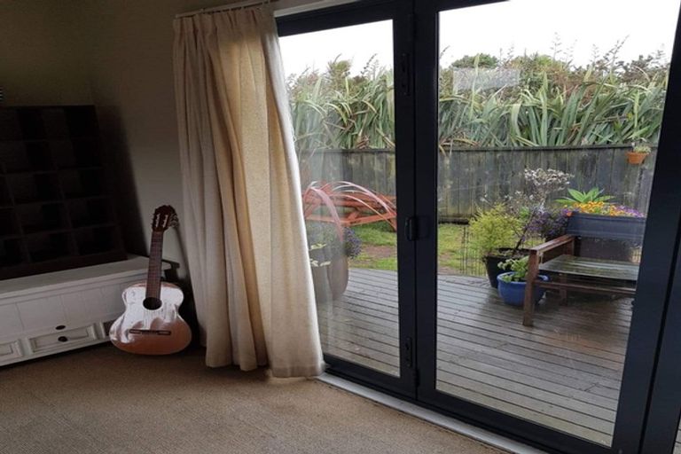 Photo of property in 8 Unity Road, Waitakere, Henderson, 0781