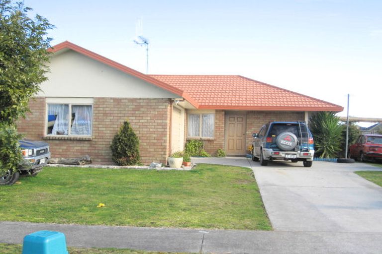 Photo of property in 15 Aldershot Place, Nawton, Hamilton, 3200