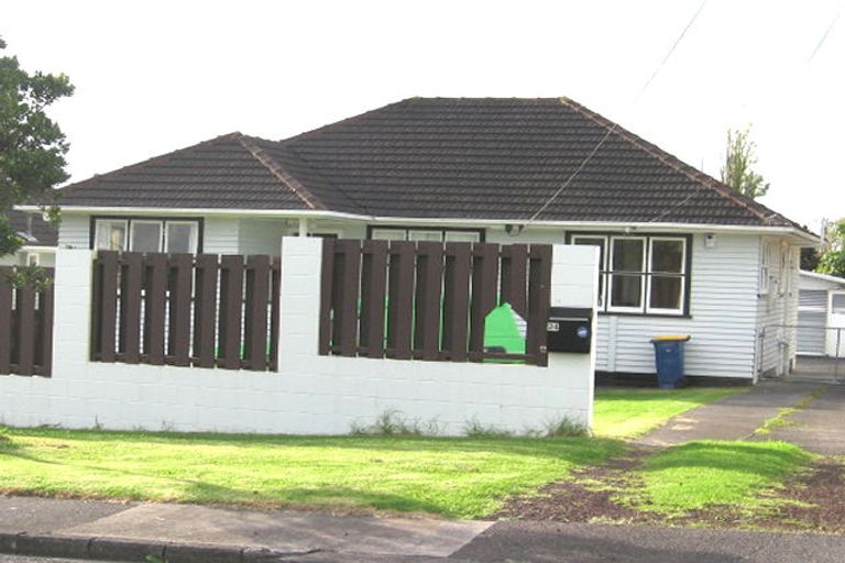 Photo of property in 24 Rewarewa Road, Te Atatu Peninsula, Auckland, 0610