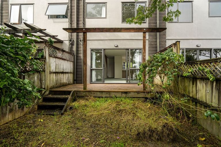 Photo of property in 11/44 Fields Parade, Oteha, Auckland, 0632