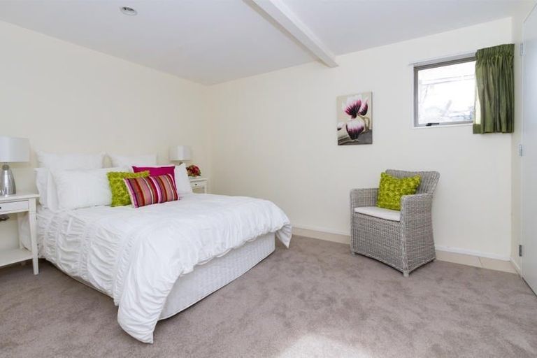 Photo of property in 5 Pooley Street, Pakuranga Heights, Auckland, 2010