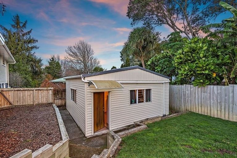 Photo of property in 25 Crompton Road, Massey, Auckland, 0614