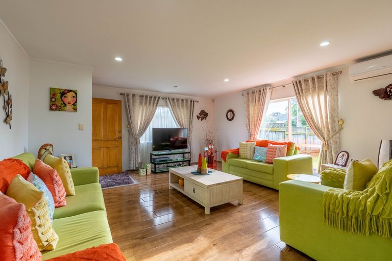 Photo of property in 5 Camberley Court, Manurewa East, Auckland, 2102