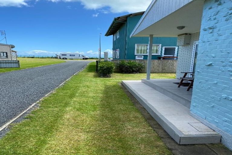 Photo of property in 27 Third Avenue, Urenui, 4377