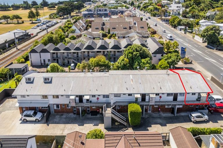 Photo of property in 6/35 Mana Esplanade, Paremata, Porirua, 5026