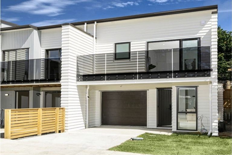 Photo of property in 17 Korokio Lane, Henderson, Auckland, 0612