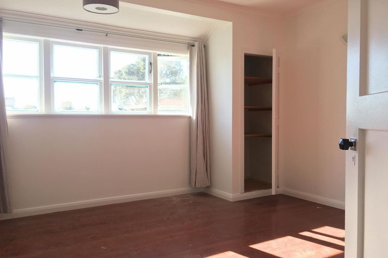 Photo of property in 10 Onewa Road, Northcote Point, Auckland, 0627