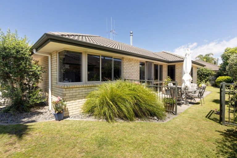 Photo of property in 10 Reefton Place, Papamoa Beach, Papamoa, 3118