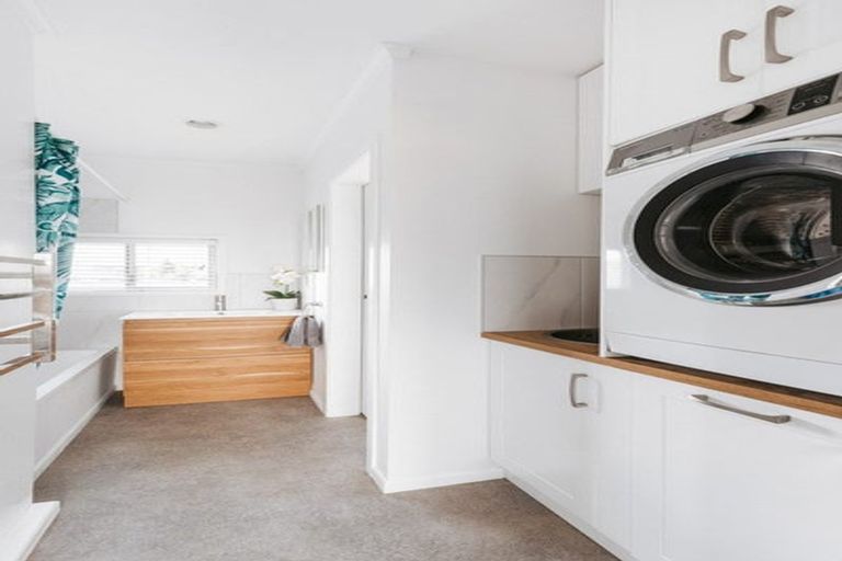 Photo of property in 1 Kowai Grove, Omokoroa, 3114