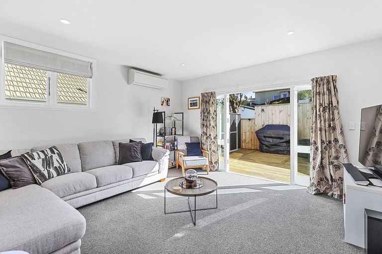 Photo of property in 27a Mexted Terrace, Tawa, Wellington, 5028