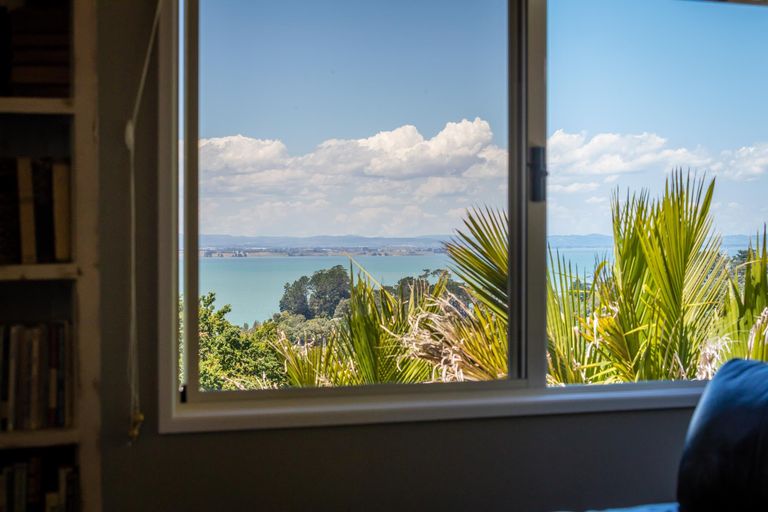 Photo of property in 2a Warner Park Avenue, Laingholm, Auckland, 0604