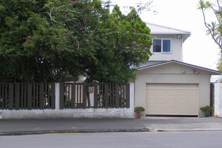 Photo of property in 1/284 Lake Road, Hauraki, Auckland, 0622