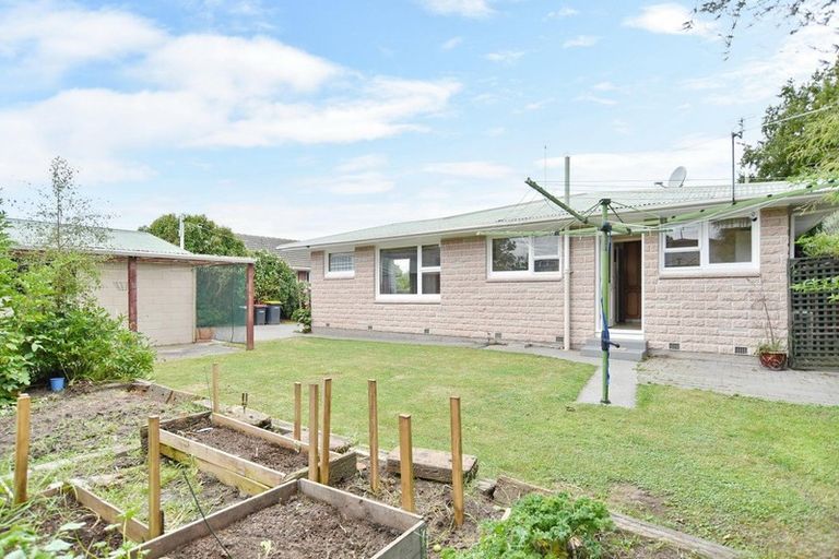 Photo of property in 77 Cutts Road, Russley, Christchurch, 8042