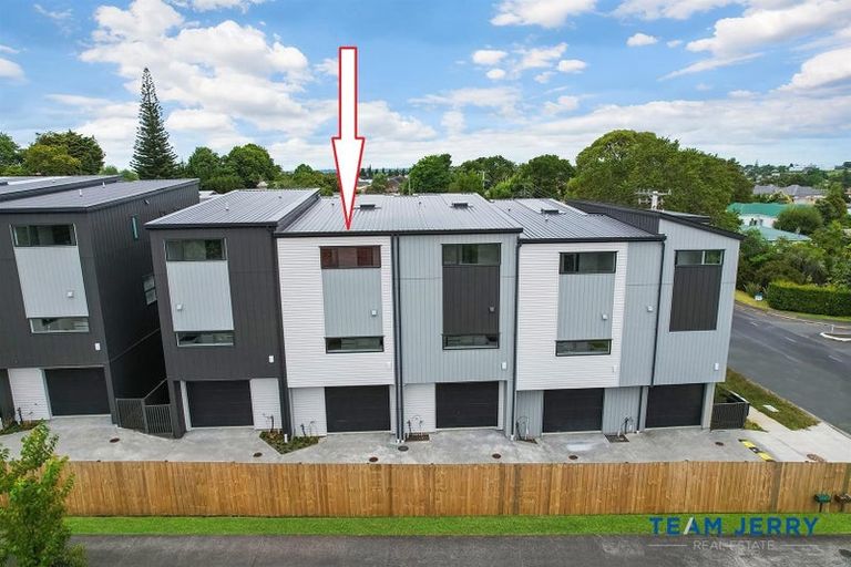Photo of property in 4/26 Buscomb Avenue, Henderson, Auckland, 0610
