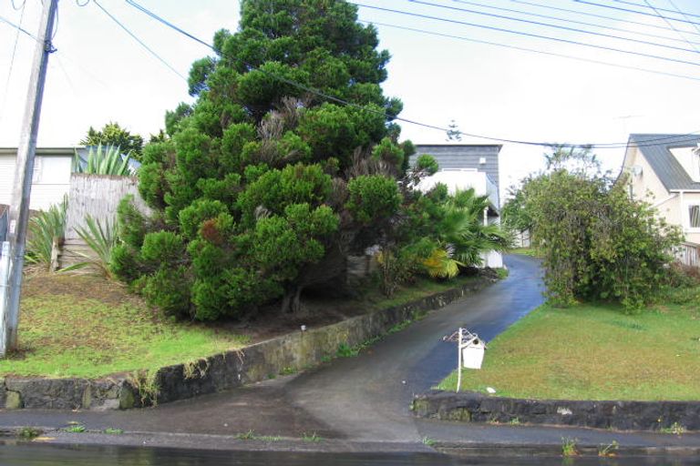 Photo of property in 4 Seymour Road, Sunnyvale, Auckland, 0612