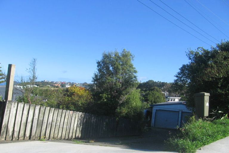 Photo of property in 9 Poto Road, Normandale, Lower Hutt, 5010