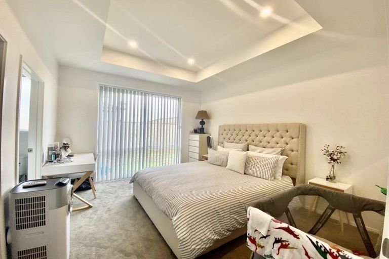 Photo of property in 71 Hayfield Way, Karaka, Papakura, 2113