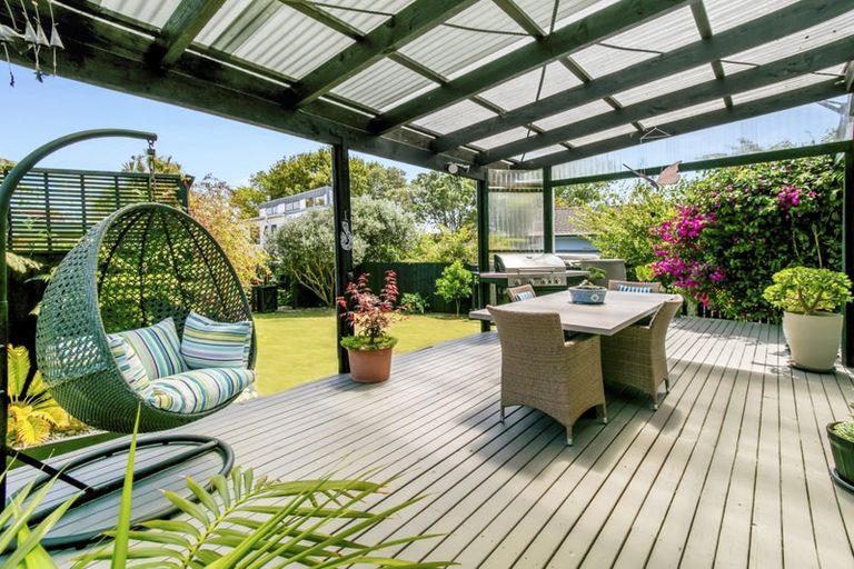 Photo of property in 2 Titiwai Place, Birkenhead, Auckland, 0626