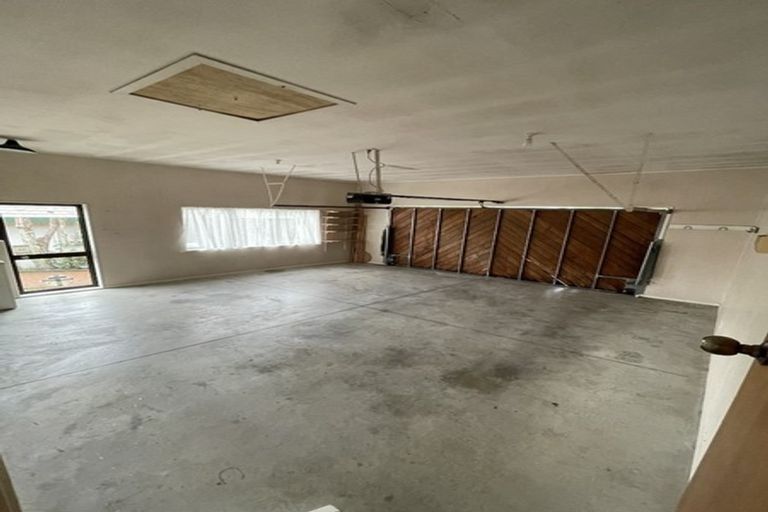 Photo of property in 1/9 Bass Street, West Harbour, Auckland, 0618