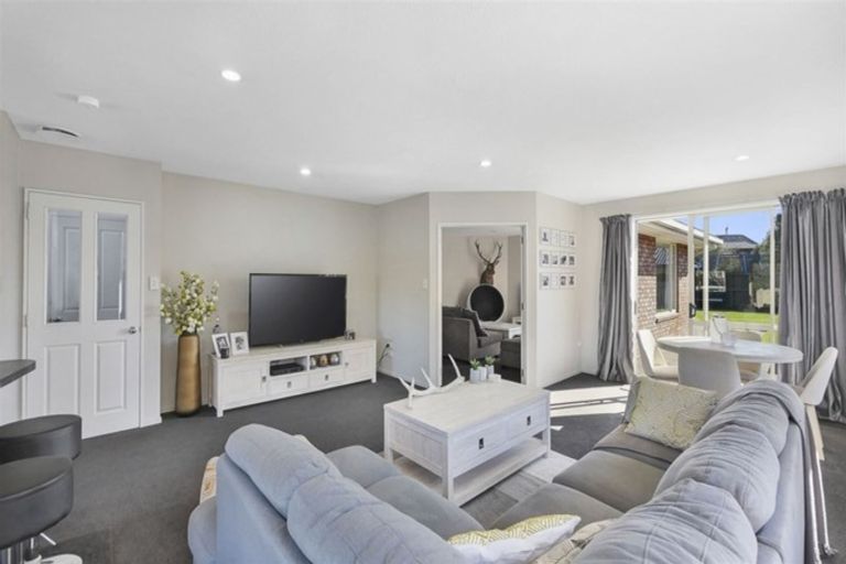 Photo of property in 38 Forest Drive, Parklands, Christchurch, 8083