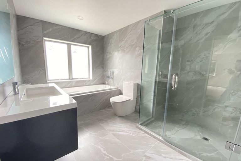 Photo of property in 22 Lorikeet Place, Unsworth Heights, Auckland, 0632