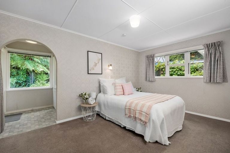 Photo of property in 87 Horoeka Street, Stokes Valley, Lower Hutt, 5019