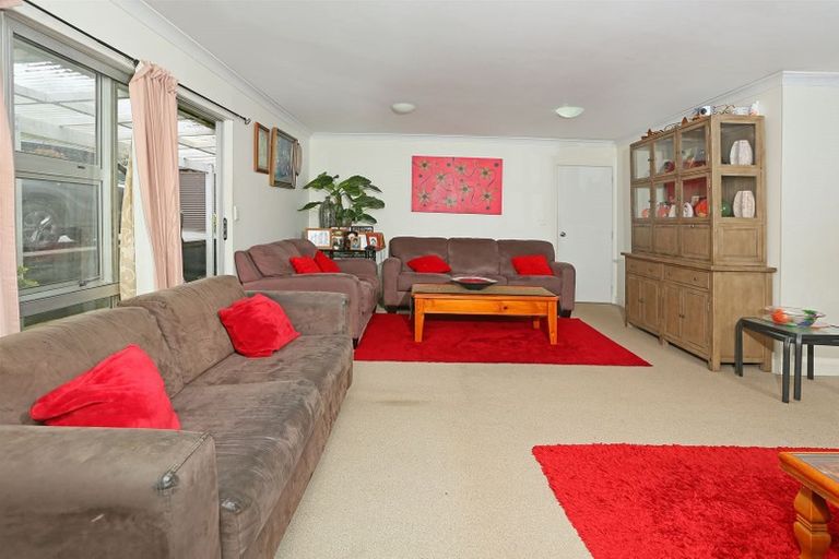 Photo of property in 1/3185 Great North Road, New Lynn, Auckland, 0600