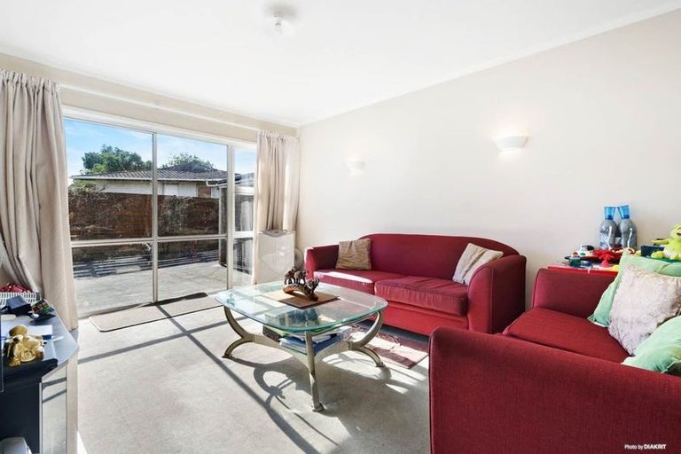 Photo of property in 22 Vanbrugh Place, Bucklands Beach, Auckland, 2014