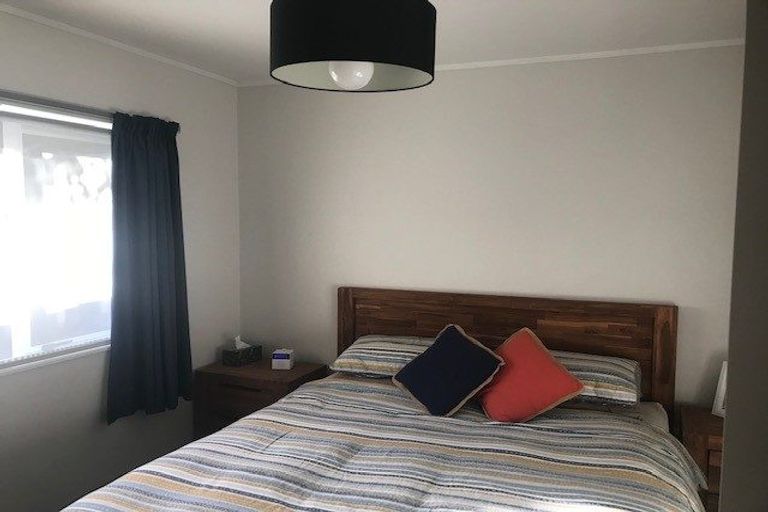 Photo of property in 2/11 Parramatta Place, Botany Downs, Auckland, 2010