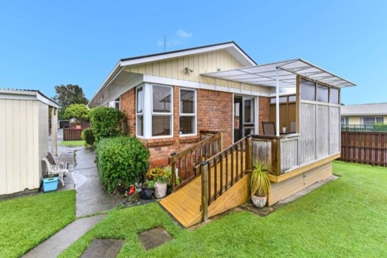 Photo of property in 102 Cargill Street, Papakura, 2110