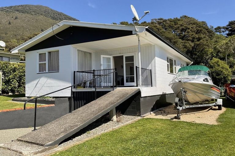 Photo of property in 22 Old Mill Road, Okiwi Bay, 7193