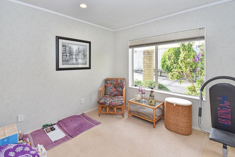 Photo of property in 2/7 Zurich Place, Weymouth, Auckland, 2103