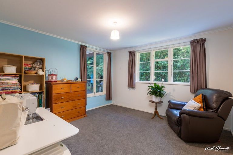 Photo of property in 33 Elmslie Road, Pinehaven, Upper Hutt, 5019