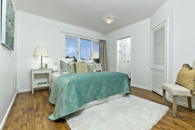 Photo of property in 18 Hellyers Street, Birkdale, Auckland, 0626