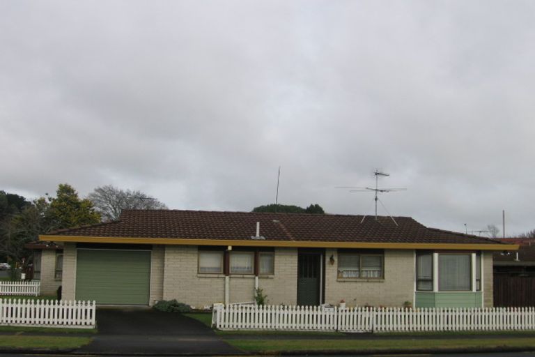 Photo of property in 1/9 Opaheke Road, Papakura, 2110
