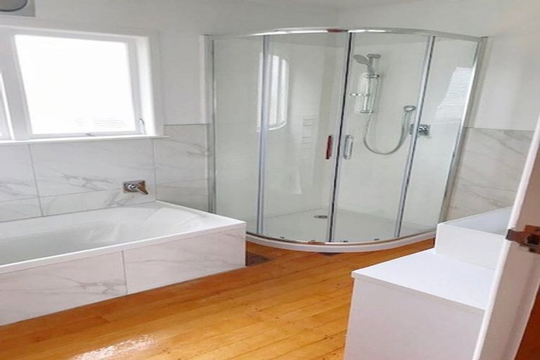 Photo of property in 13 The Rosebowl, Sunnyhills, Auckland, 2010