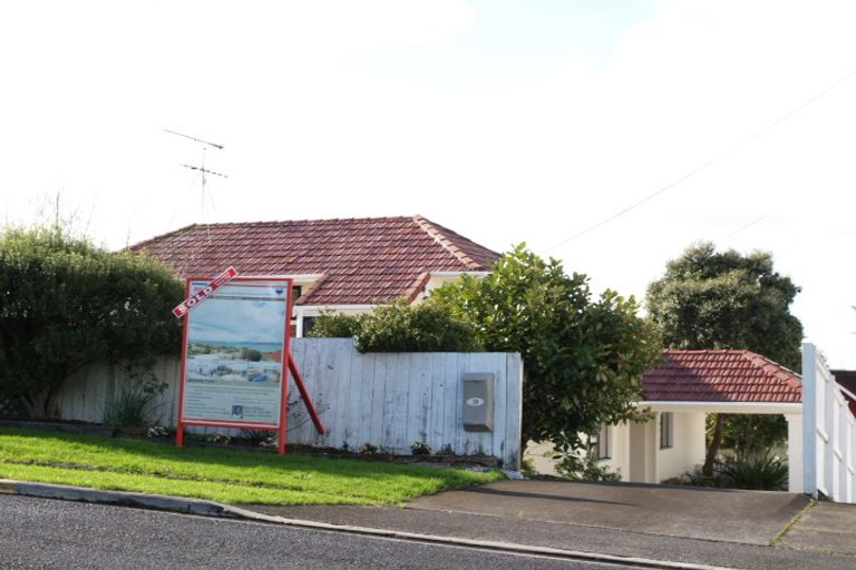 Photo of property in 28 Churchill Road, Cockle Bay, Auckland, 2014