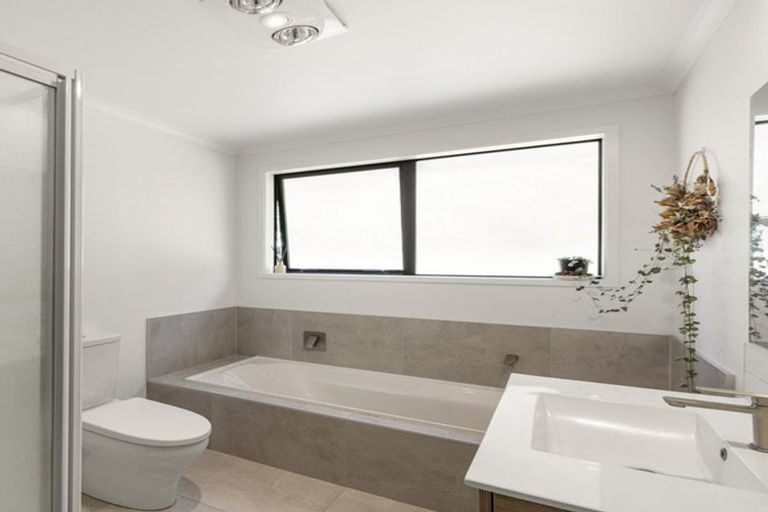 Photo of property in 14 Winspear Place, Omokoroa, 3114