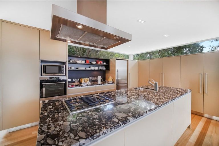 Photo of property in 50 Paturoa Road, Titirangi, Auckland, 0604