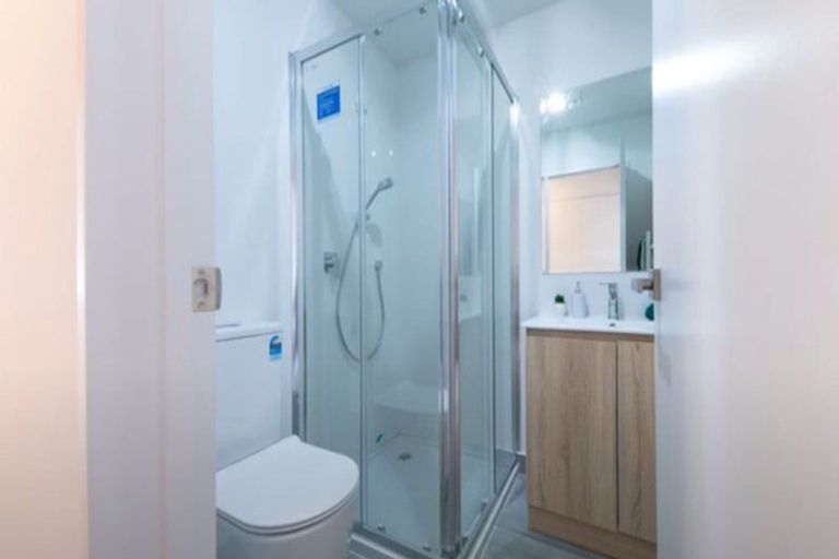 Photo of property in 32 Morihana Close, Glen Eden, 0602