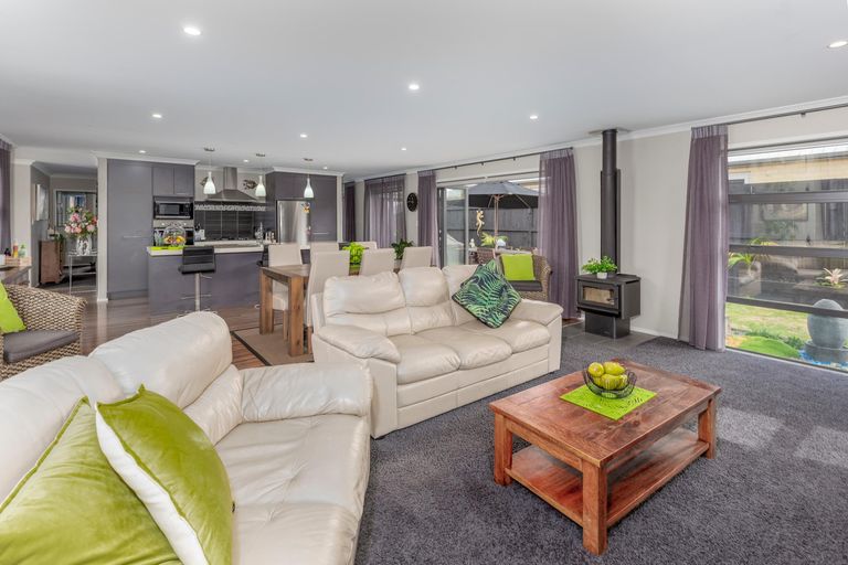 Photo of property in 2 Mirabell Place, Patumahoe, Pukekohe, 2679