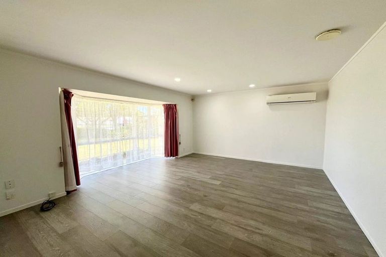 Photo of property in 2 Mirabell Place, Golflands, Auckland, 2013