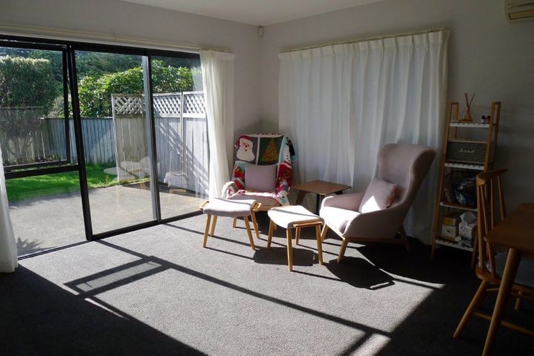 Photo of property in 2b Observatory Close, Whitby, Porirua, 5024