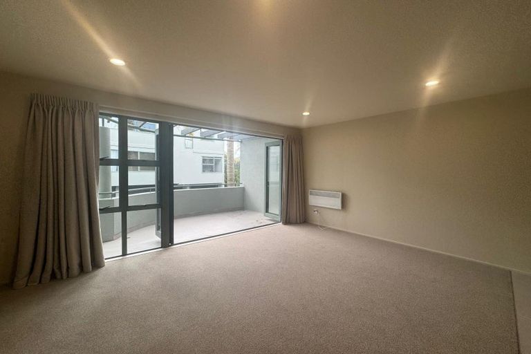 Photo of property in 8/19 Ocean View Road, Hillcrest, Auckland, 0627
