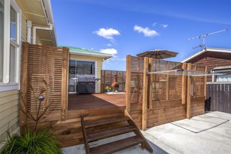 Photo of property in 8 Kapiti Crescent, Titahi Bay, Porirua, 5022