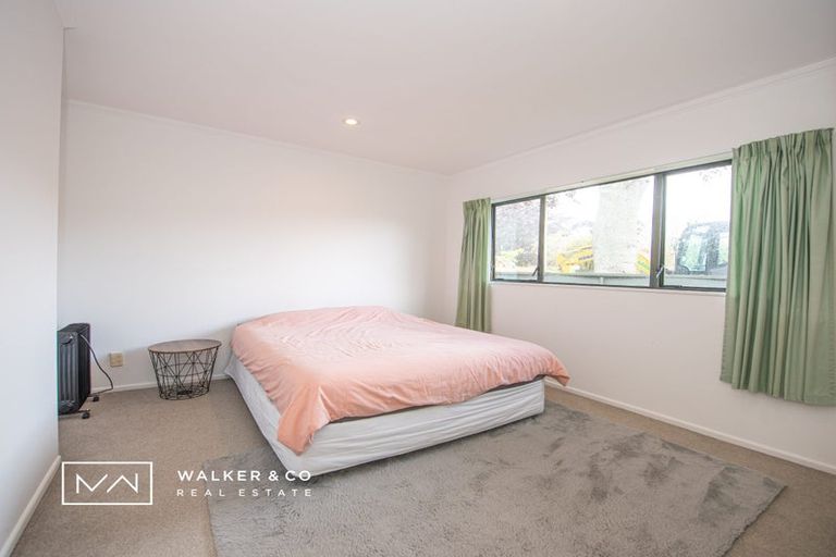 Photo of property in 2 Bathurst Street, Heretaunga, Upper Hutt, 5018