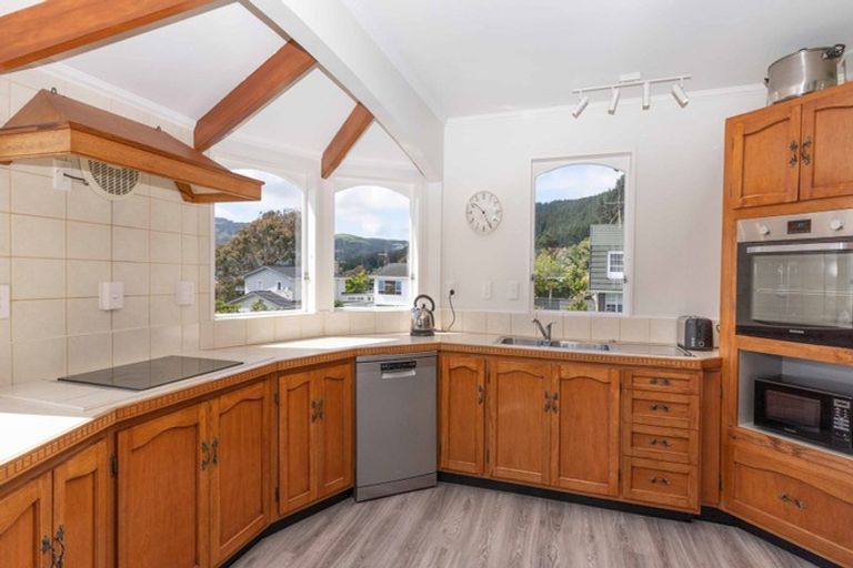 Photo of property in 52 Oriel Avenue, Tawa, Wellington, 5028