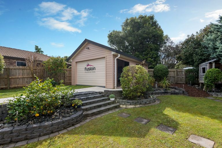 Photo of property in 11 Woodview Rise, Botany Downs, Auckland, 2010