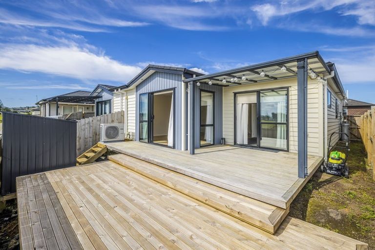 Photo of property in 9 Tuuhura Road, Pukekohe, 2120