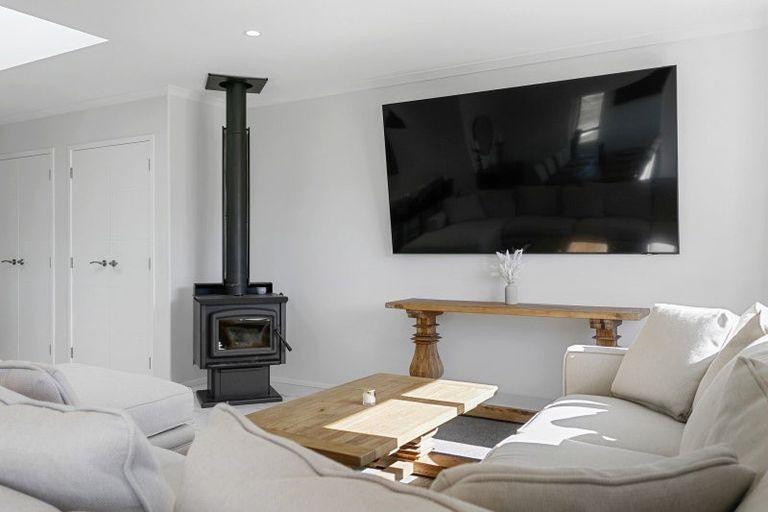 Photo of property in 1 Lemonwood Lane, Kinloch, Taupo, 3377